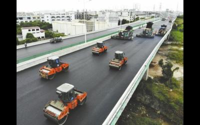 广中江高速四期工程路面工程完工