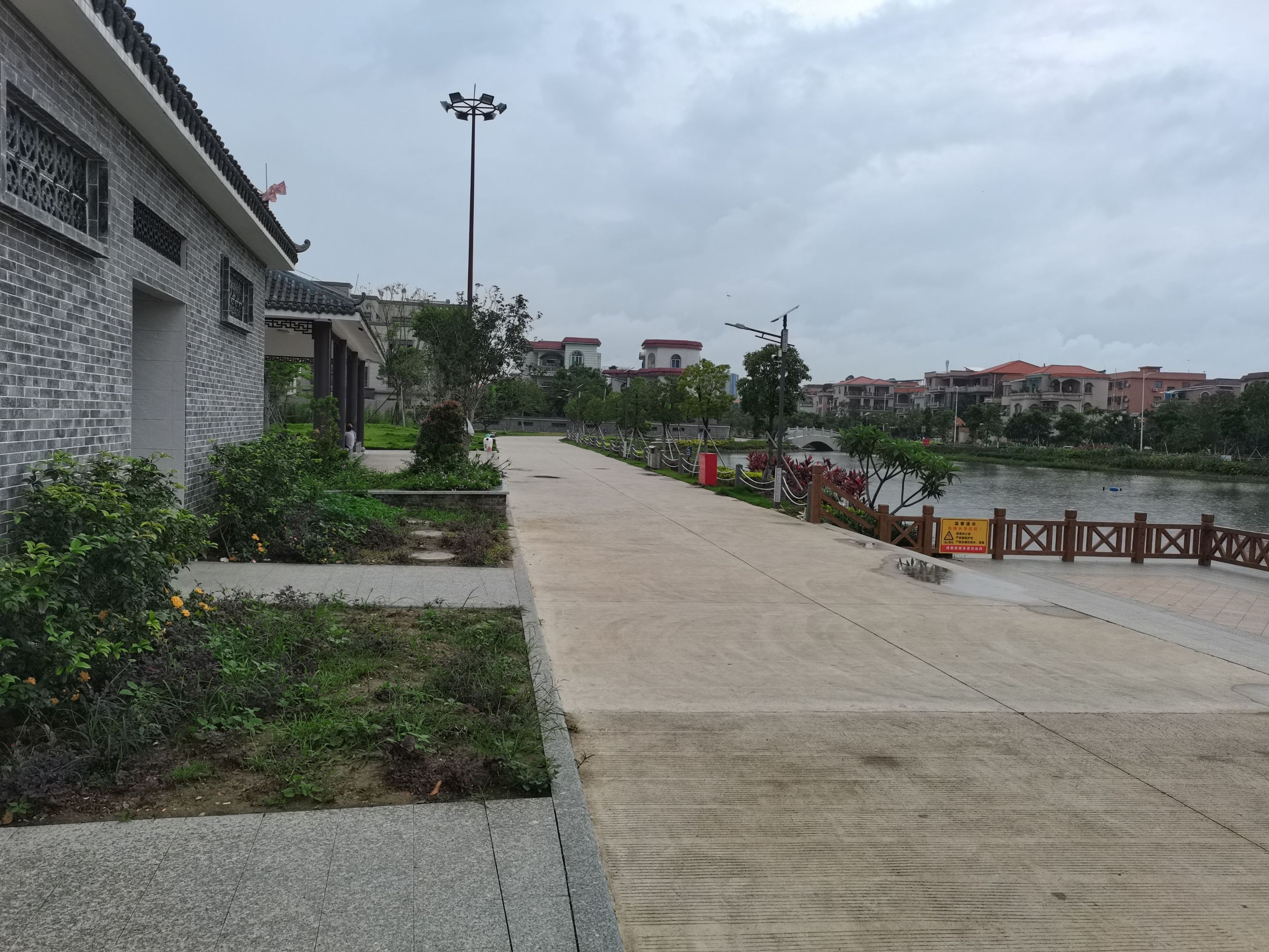 广东省佛山市顺德区龙江镇陈涌社区居委会陈涌北湖公园全民健身工程篮球架安装项目