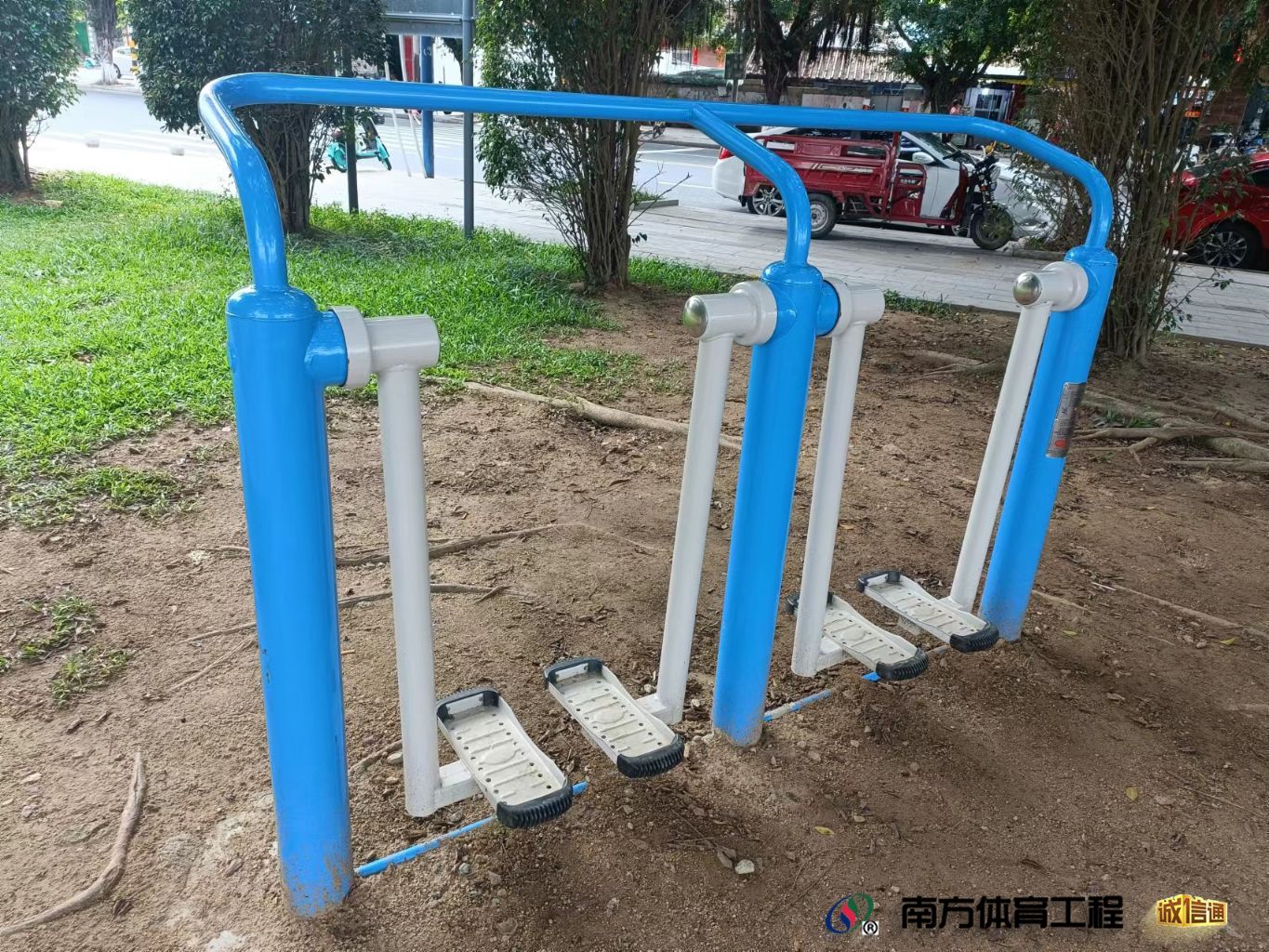 海南省直辖县级陵水黎族自治县椰林镇北斗社区居委会思源家园小区圆盘处篮球架