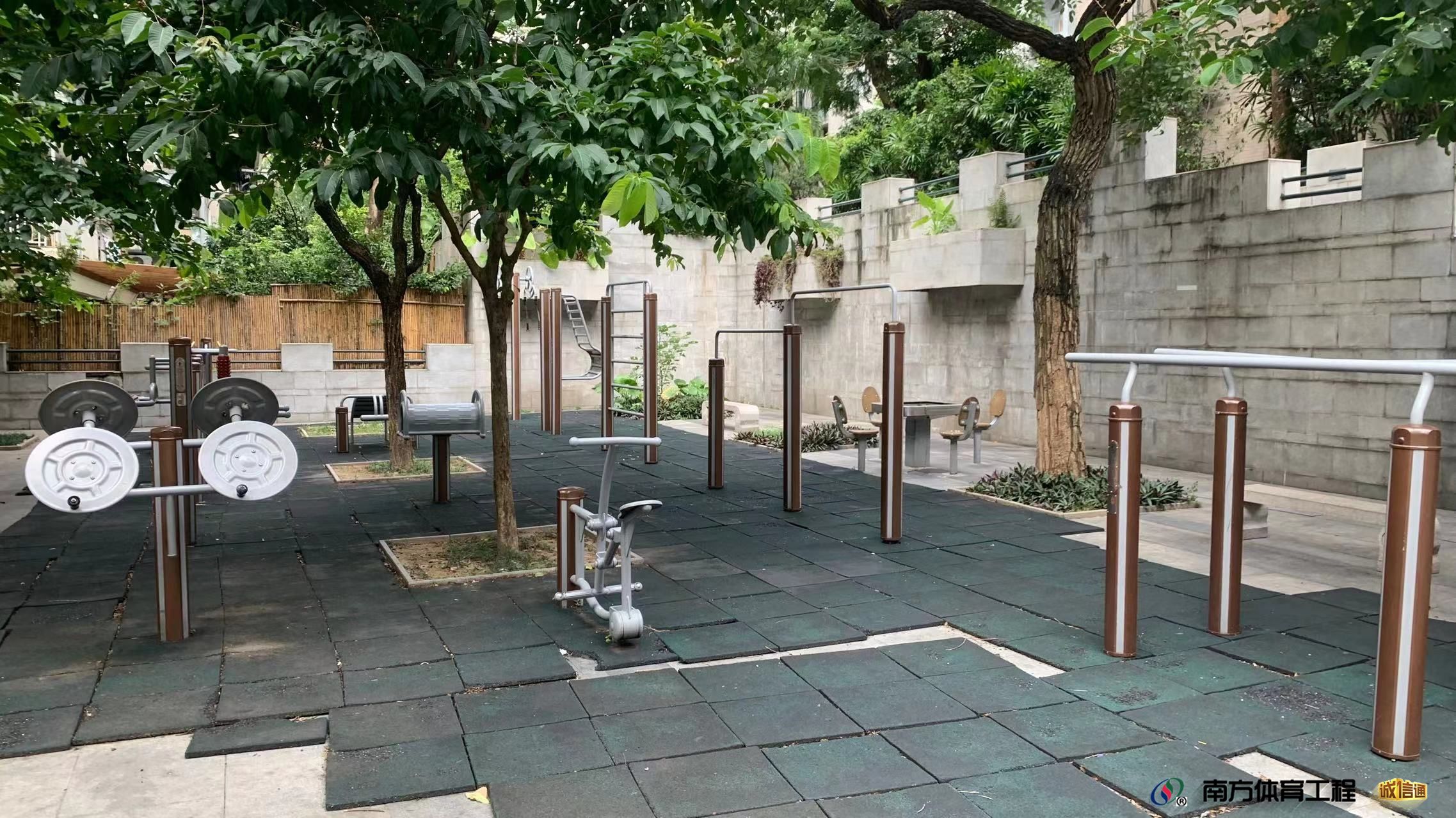 深圳深圳市龙华区民治街道其他民治街道春华四季园九栋1单元楼下篮球架