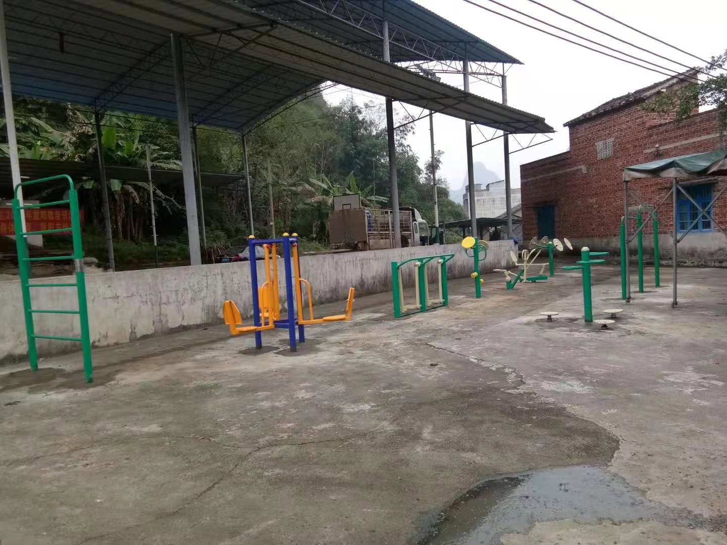 广西壮族自治区柳州市柳江区百朋镇小山村委会百朋镇小山村大相屯篮球架安装维修